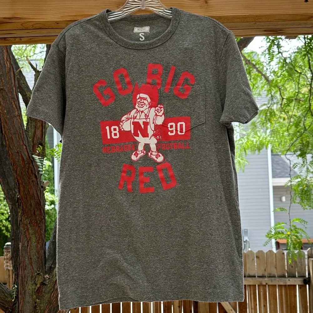 Tailgate AE Go Big Red Soft Tee T Shirt Short Sleeve Small Huskers Nebraska